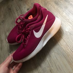 Nike tanjun tennis shoes